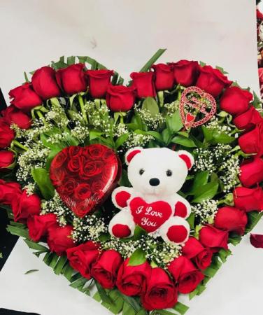 love red roses heart fresh red roses