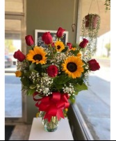 ROSES & SUNFLOWER BOUQUET sunflower & RED ROSES 